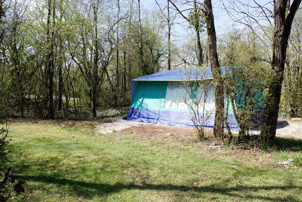 Camping De La Croix D'Arles Bourg  Eksteriør billede