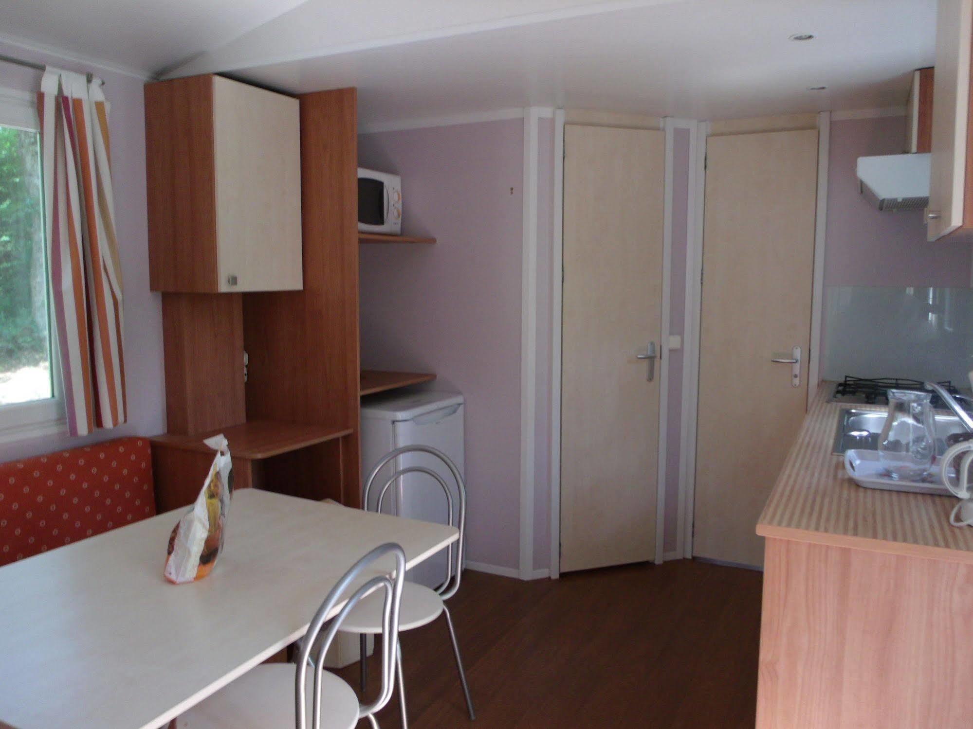 Camping De La Croix D'Arles Bourg  Eksteriør billede