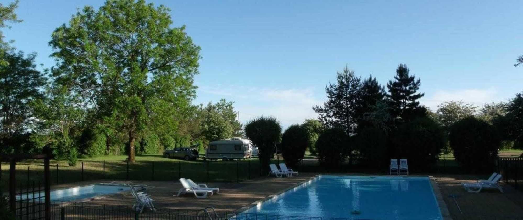 Camping De La Croix D'Arles Bourg  Eksteriør billede